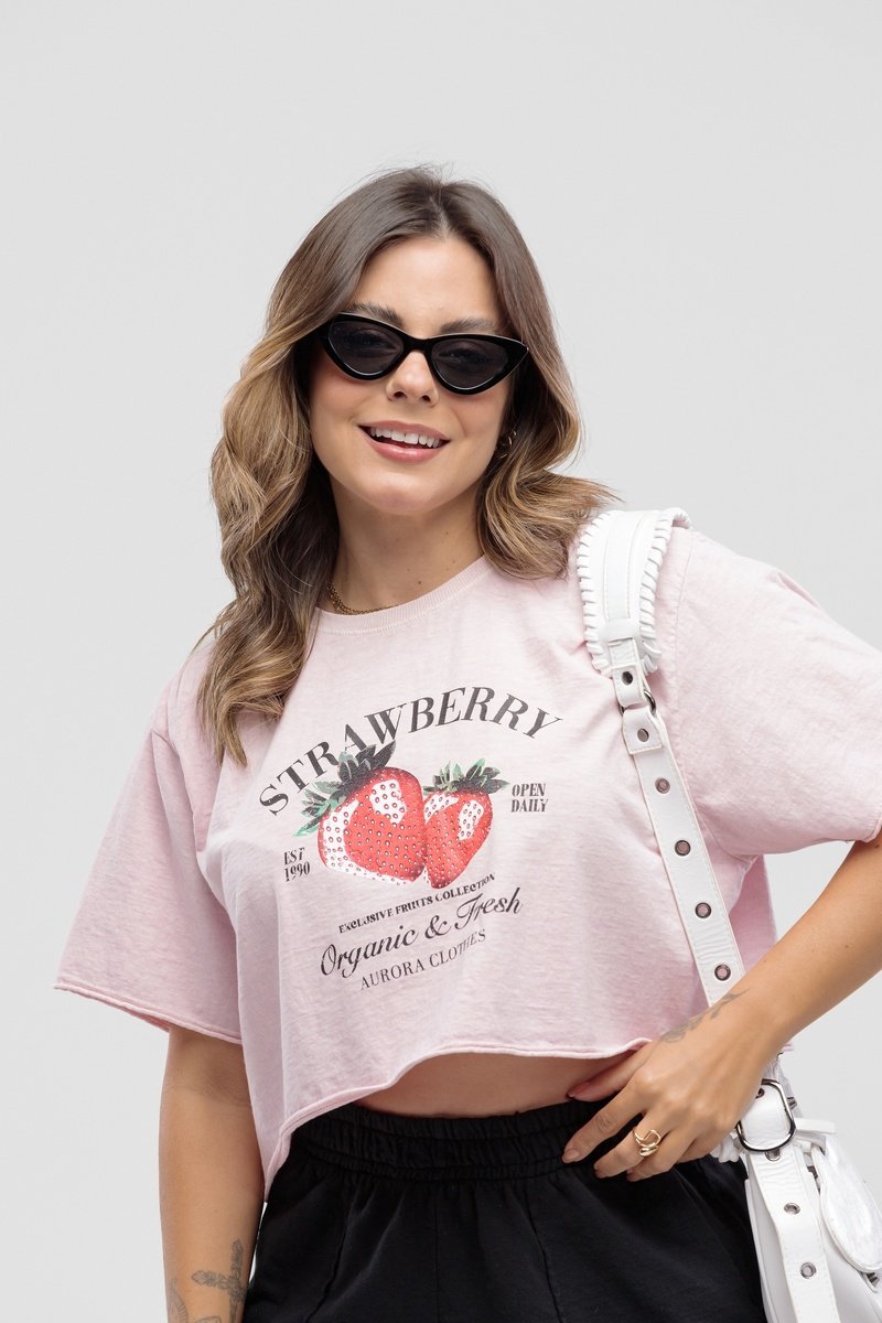 T-shirt Estonada Cropped Strawberry Rosa Iogurte
