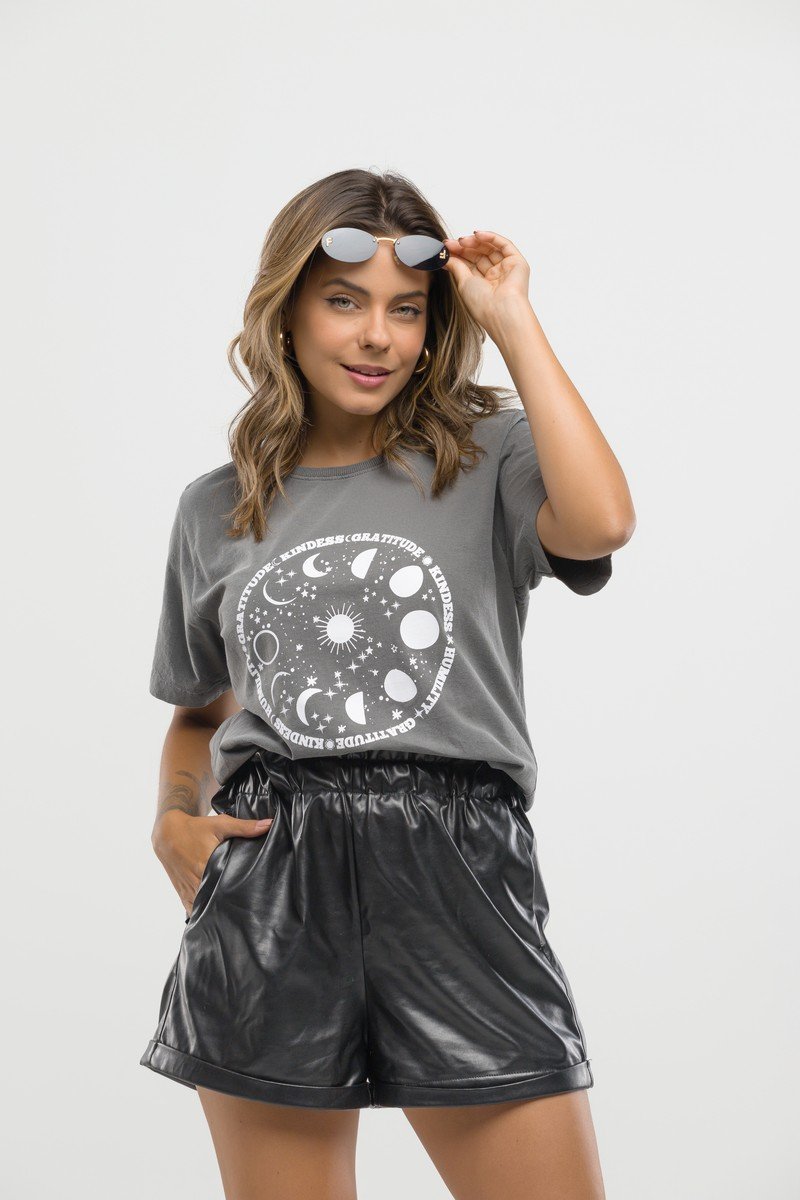 Camiseta Feminina Estonada Algodão Premium Kindess Gratitude Chumbo