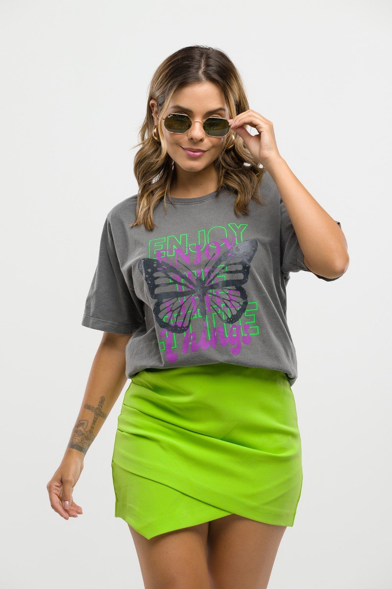 Camiseta Feminina Estonada Algodão Premium Enjoy Chumbo