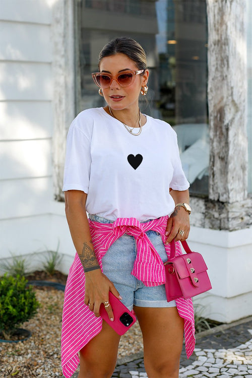 Blusa Feminina Oversized Branca Coração, Design Versátil para Todas as Ocasiões