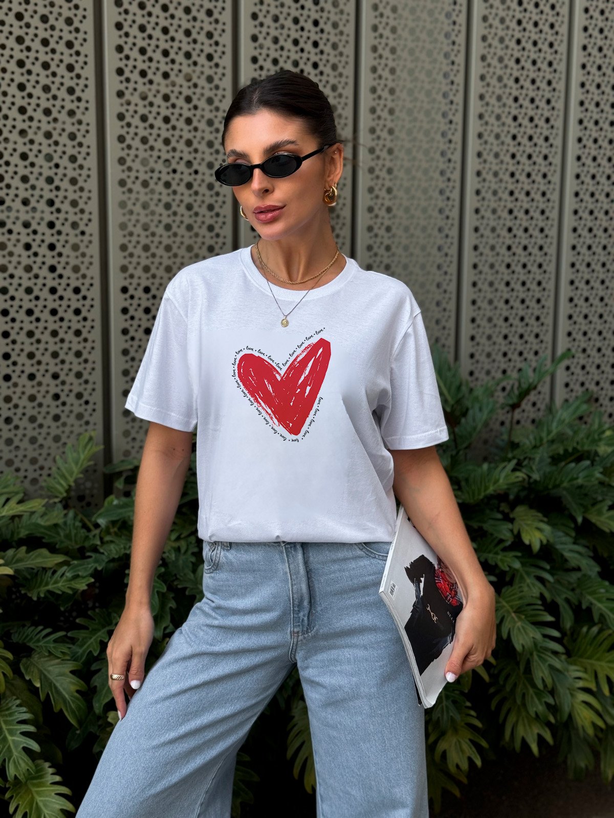 T-shirt Feminina Branca Coração Love