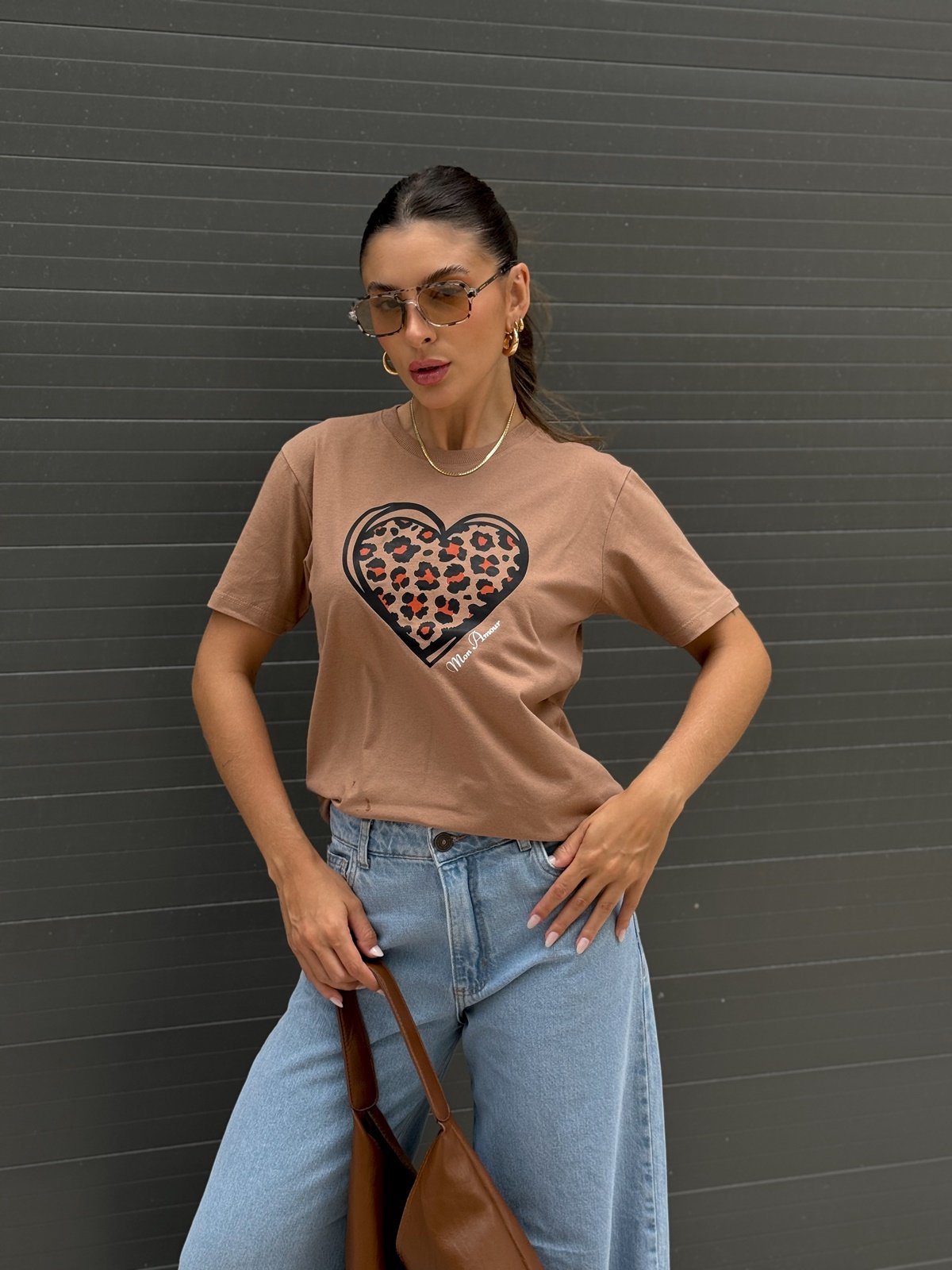 T-shirt Feminina Marrom Claro Coração Animal Print