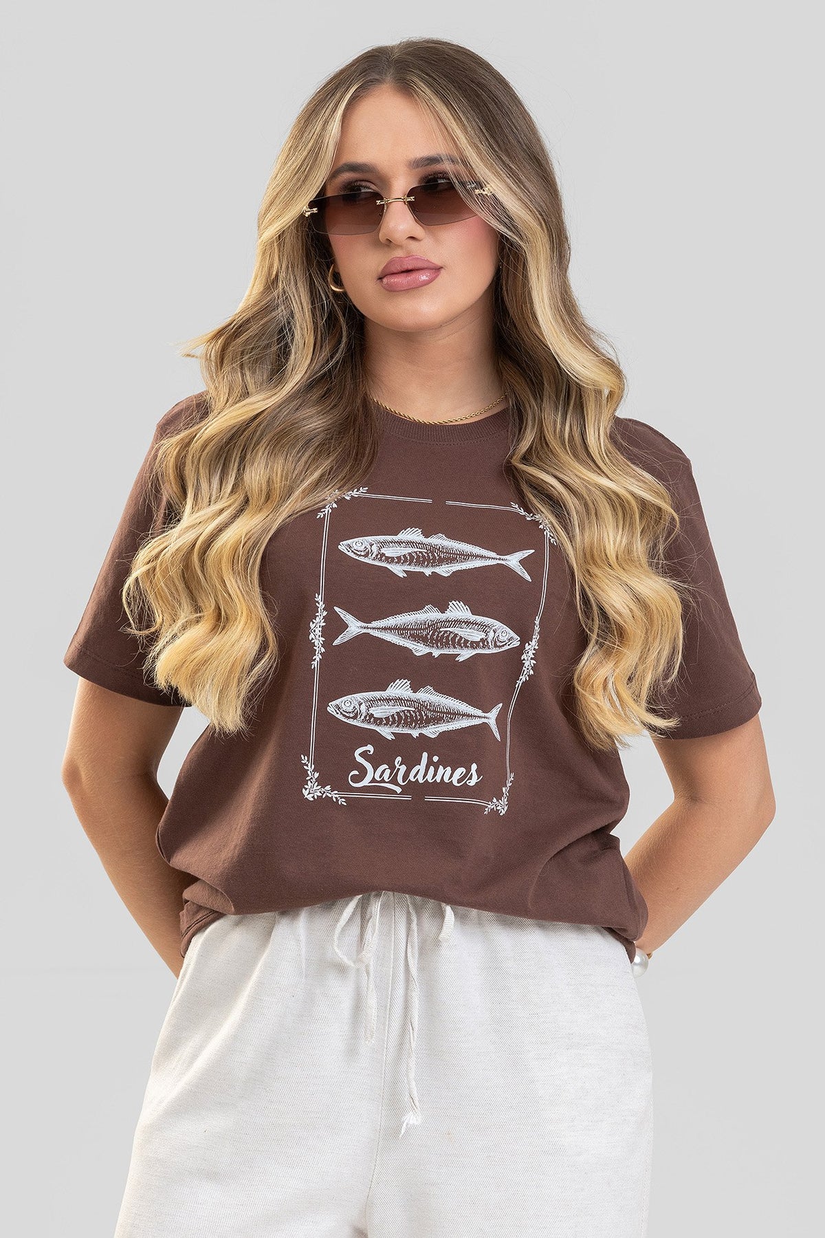 T-shirt Feminina Marrom Escuro Sardines