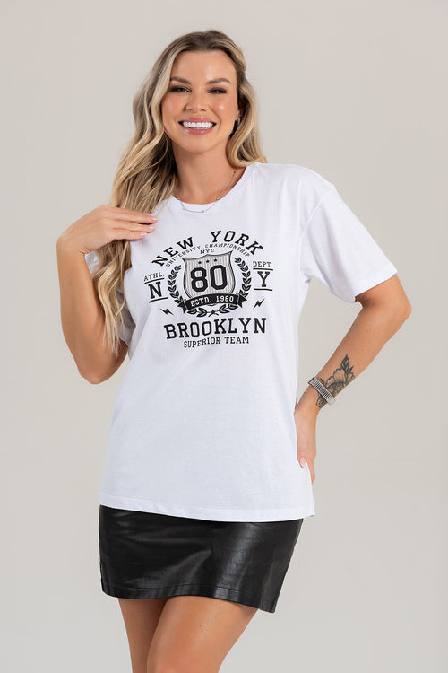 Blusa Feminina Oversized Branca New york 80, Estilo Moderno com Detalhes Premium — 2