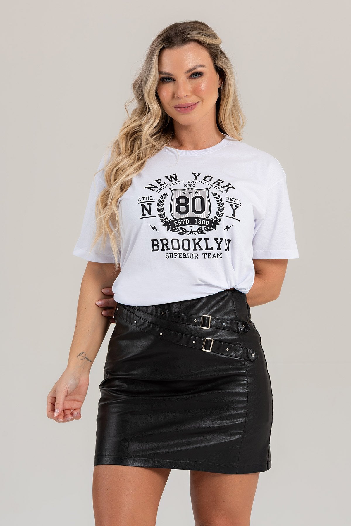Blusa Feminina Oversized Branca New york 80, Estilo Moderno com Detalhes Premium