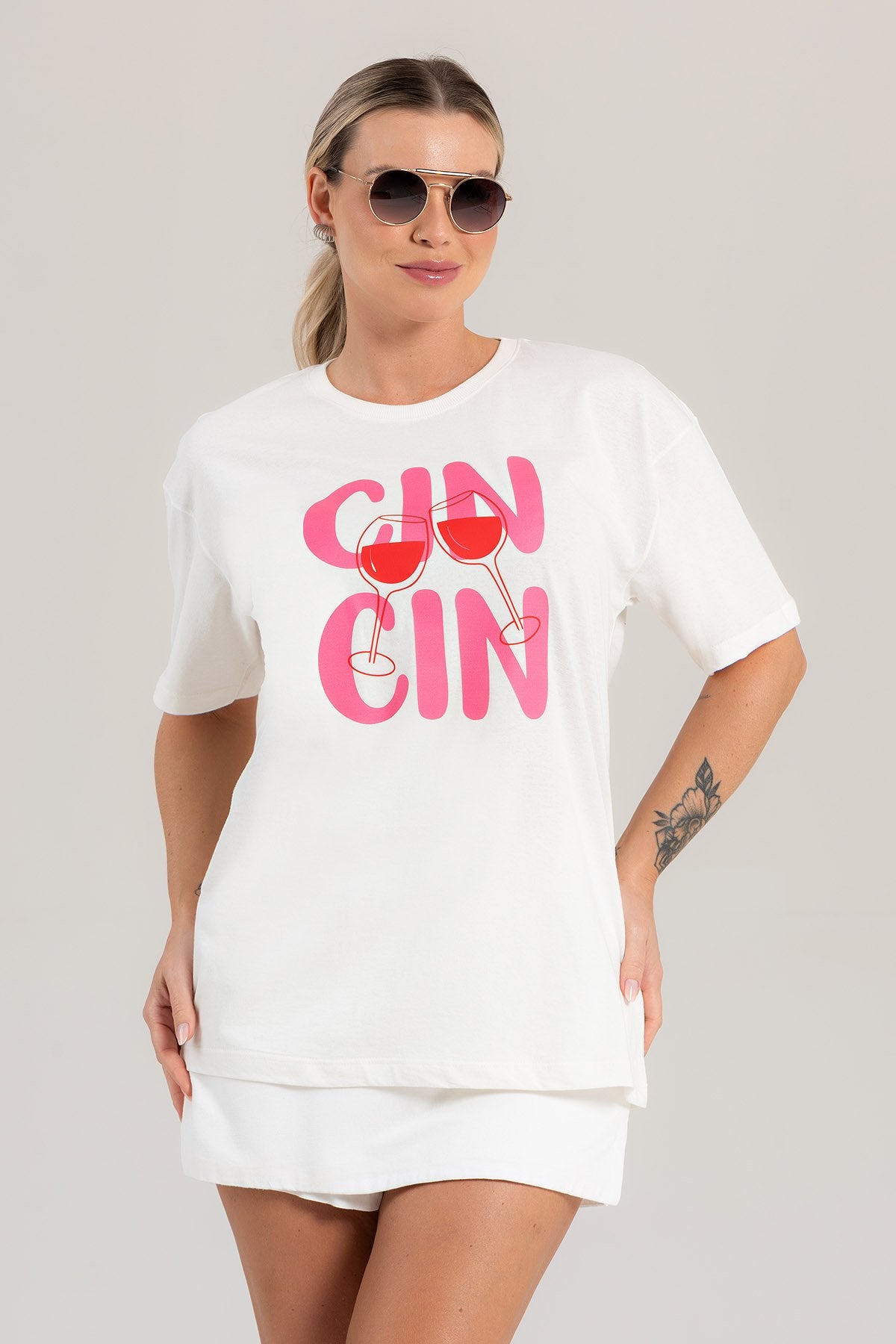 Blusa Feminina Oversized Off Cin Cin, Design Versátil para Todas as Ocasiões