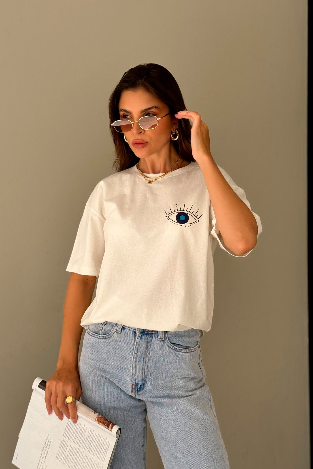 Blusa Feminina Oversized Off Olho Grego, Design Versátil para Todas as Ocasiões