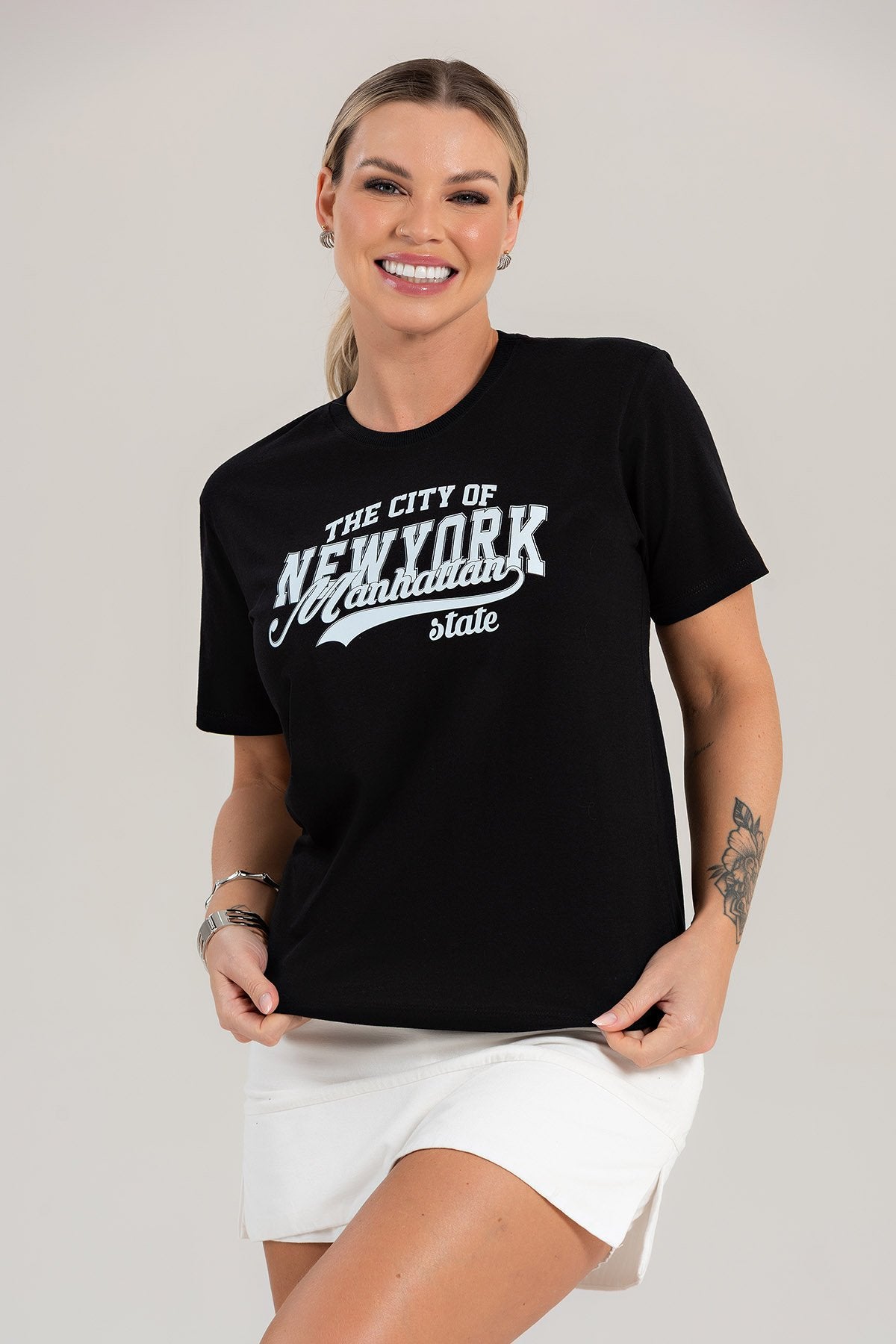 T-shirt Feminina Preta Manhattan, Malha Premium