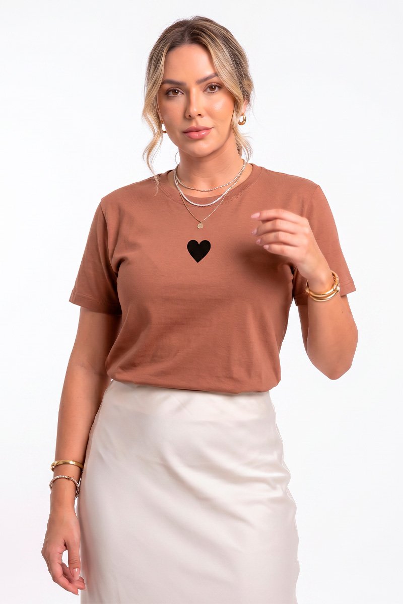 T-shirt Feminina Marrom Claro Coração