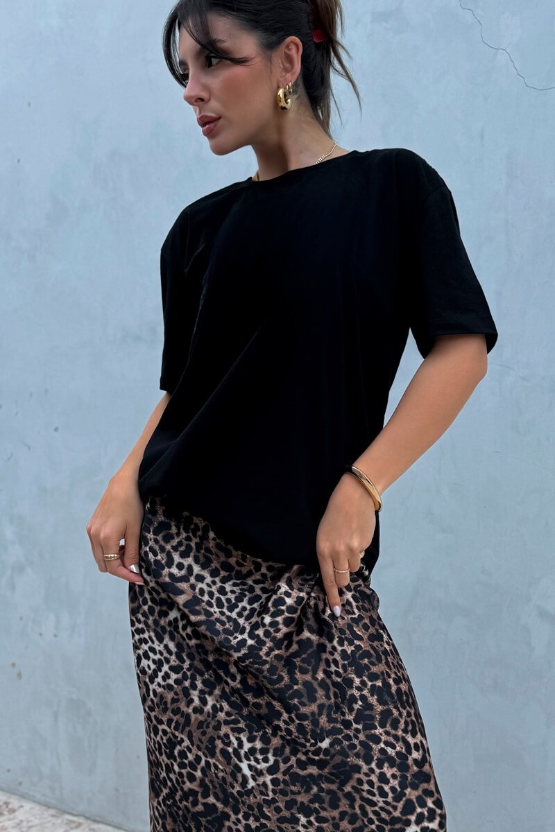 Blusa Feminina Oversized Preta Lisa, Modelagem Perfeita e Alta Qualidade