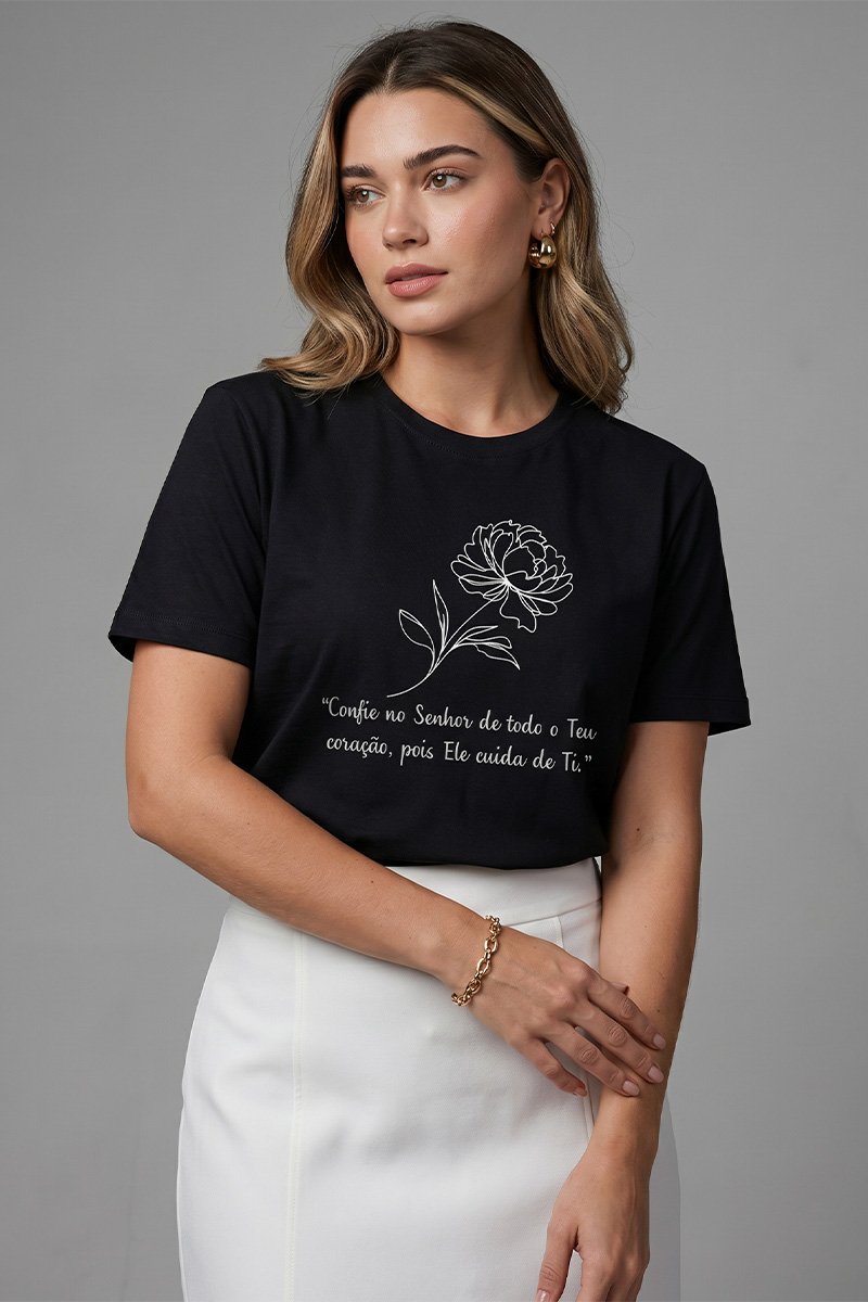 T-shirt Feminina Preta Confie No Senhor