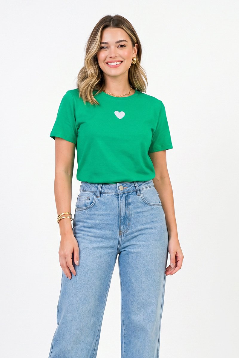 T-shirt Feminina Verde Bandeira Coração Centralizado